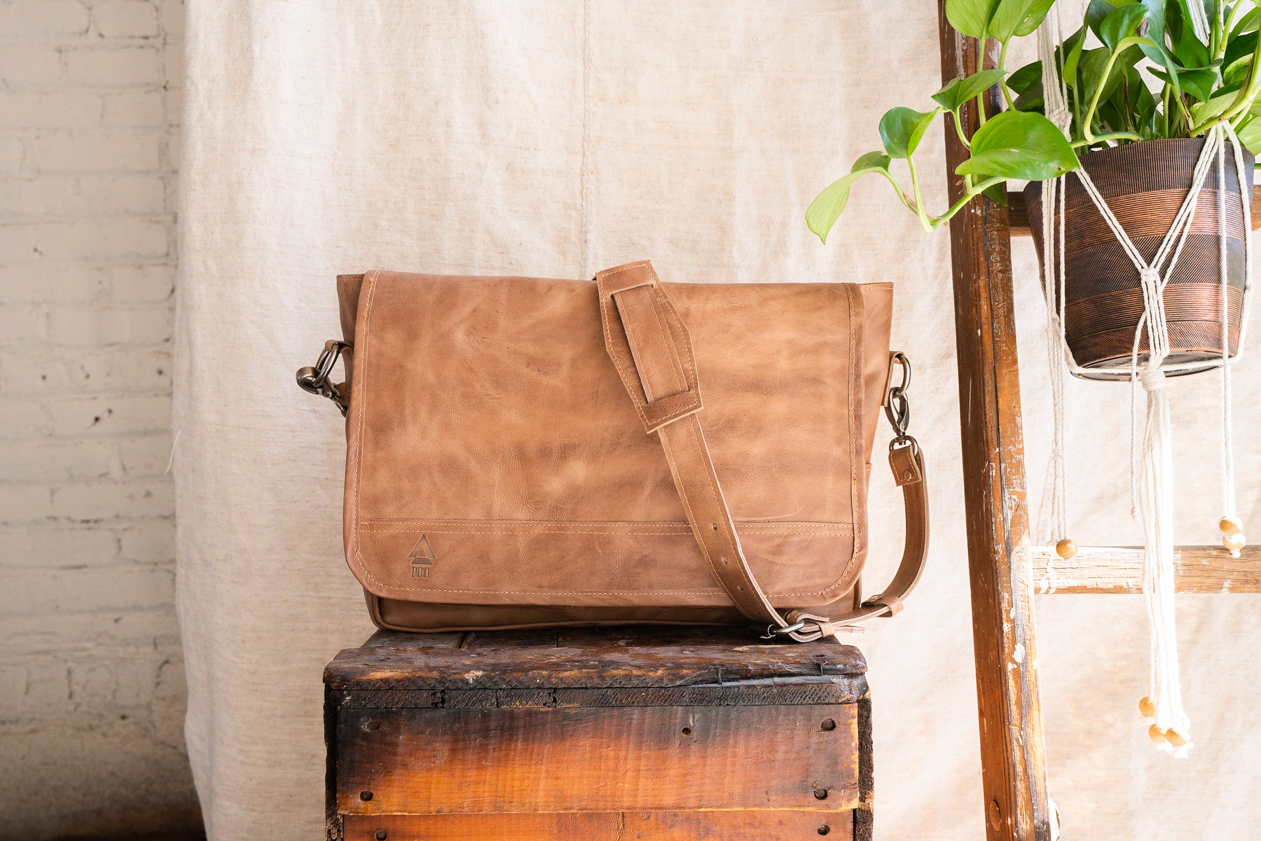 K'at Camera Bag - IXCHELTRIANGLE