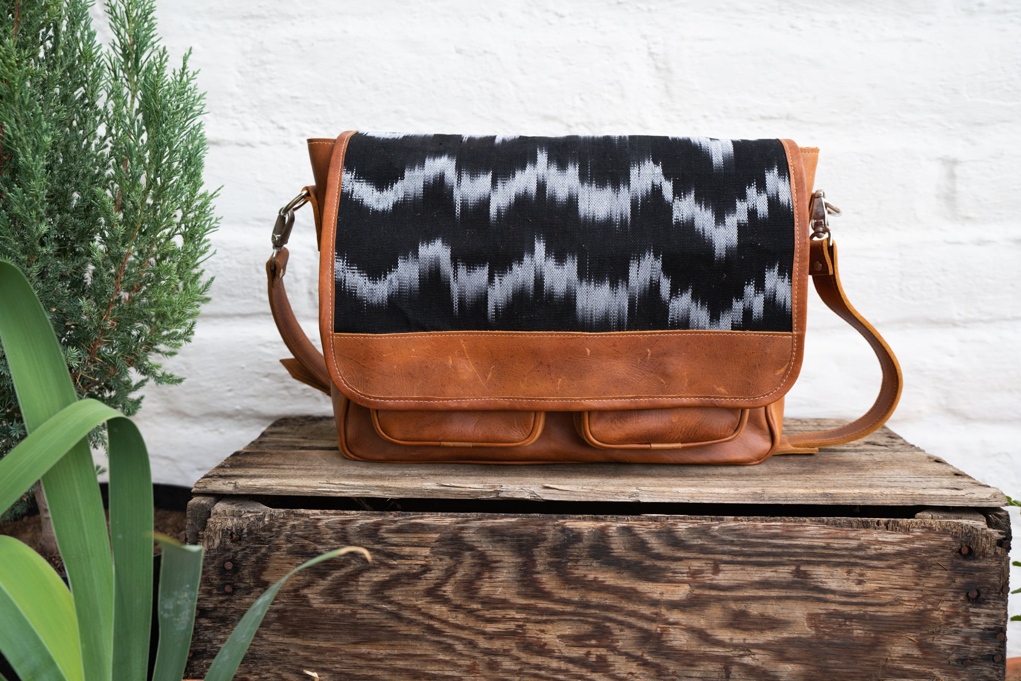 Woven K'at Camera Bag - IXCHELTRIANGLE